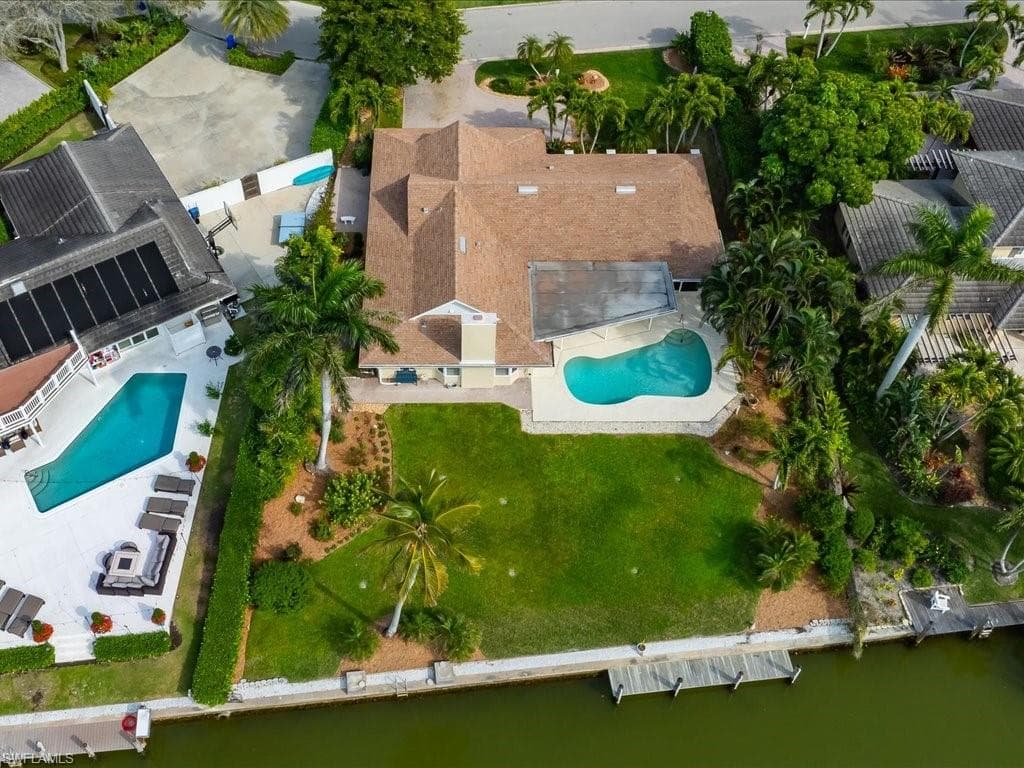 10 Sabre Ln, Naples, FL 34102-22