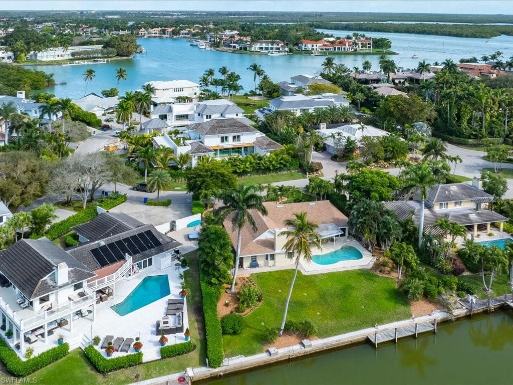 10 Sabre Ln, Naples, FL 34102-23