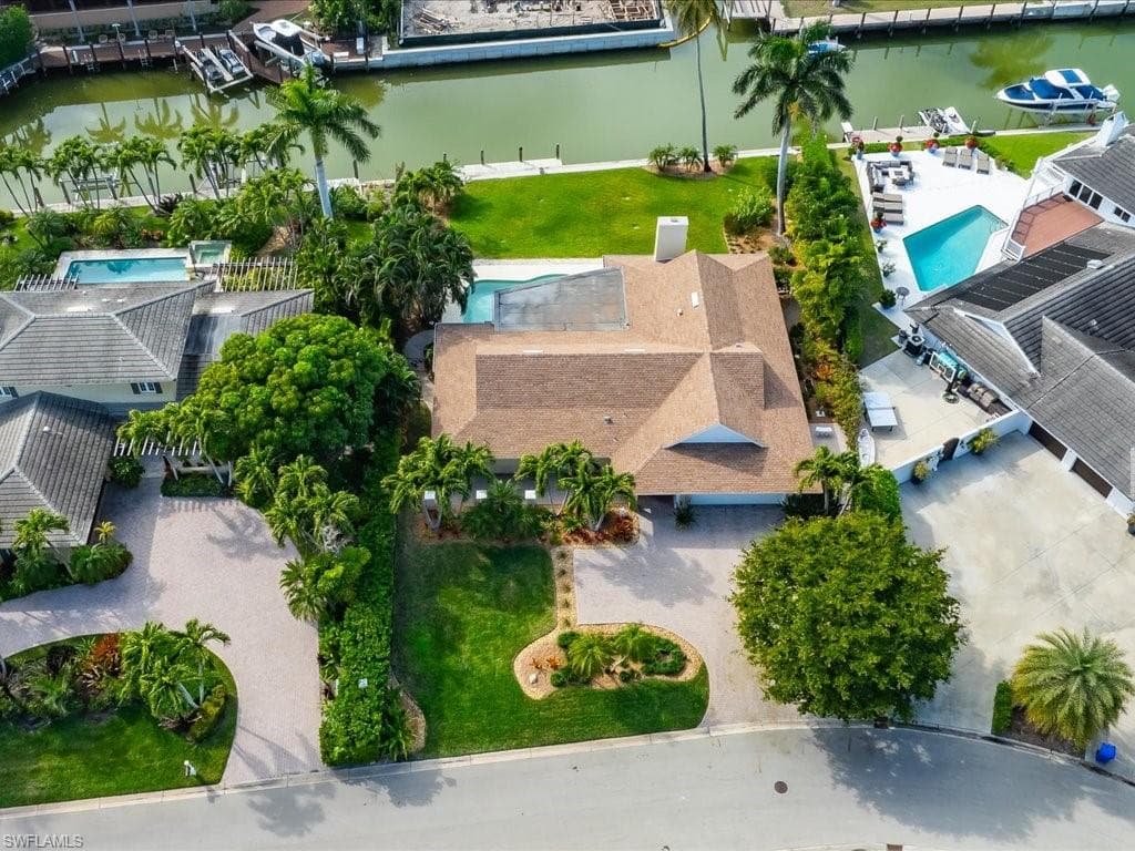 10 Sabre Ln, Naples, FL 34102-24