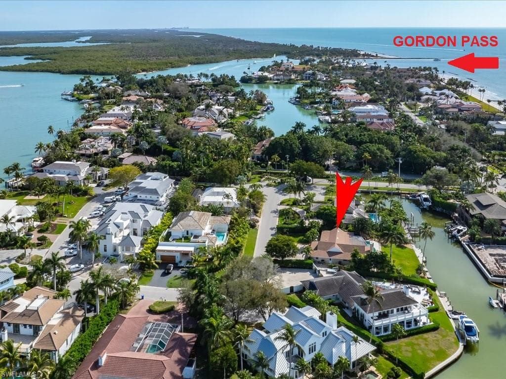 10 Sabre Ln, Naples, FL 34102-2
