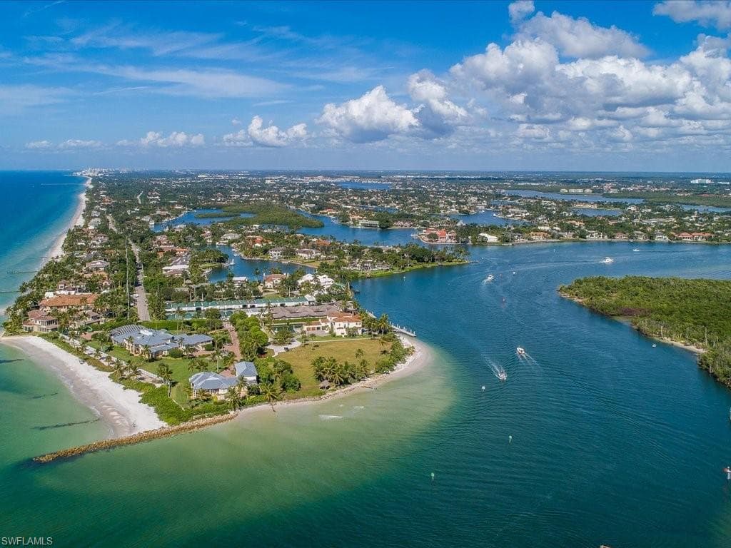 10 Sabre Ln, Naples, FL 34102-34