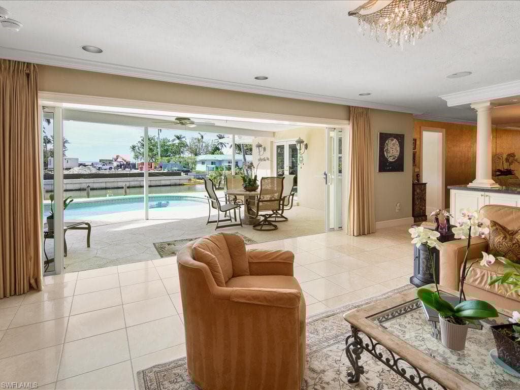 10 Sabre Ln, Naples, FL 34102-4