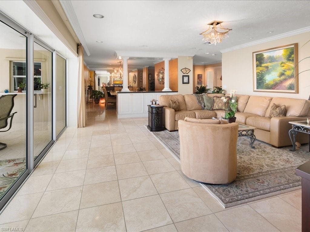 10 Sabre Ln, Naples, FL 34102-5