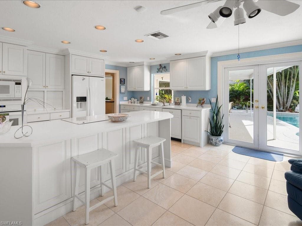 10 Sabre Ln, Naples, FL 34102-6