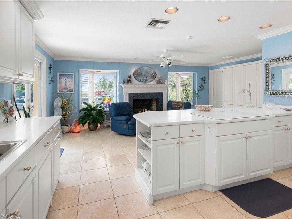 10 Sabre Ln, Naples, FL 34102-7
