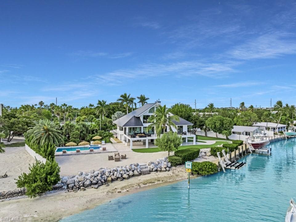 91 Iroquois Dr, Islamorada, FL 33036-4
