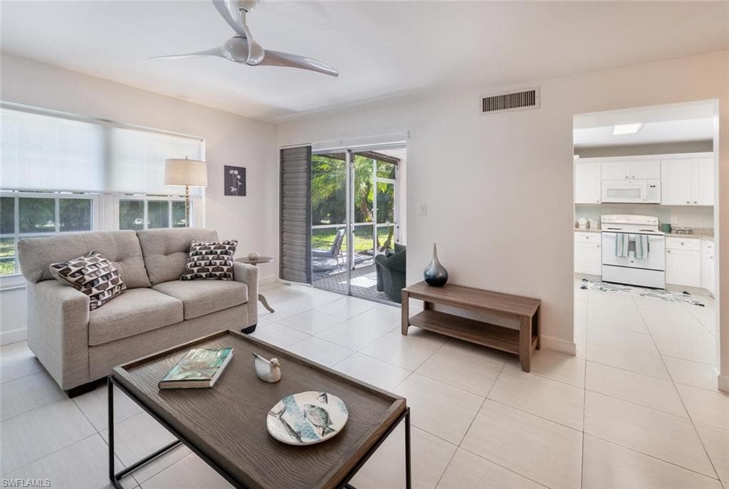 216 Bob O Link Way 216a, Naples, FL 34105-9