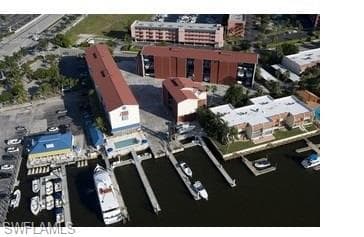 750 River Point Dr, Naples, FL 34102-1