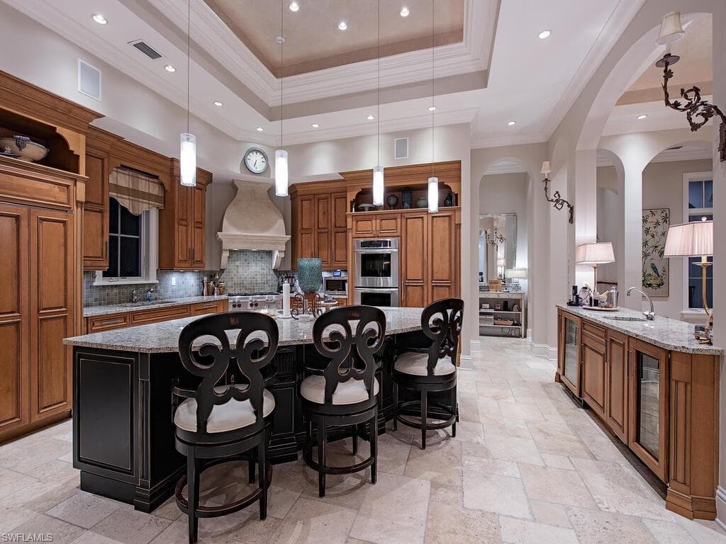 1750 4th St S, Naples, FL 34102-12