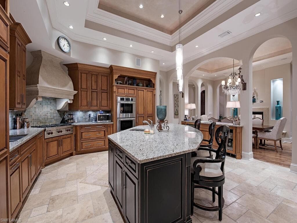 1750 4th St S, Naples, FL 34102-13