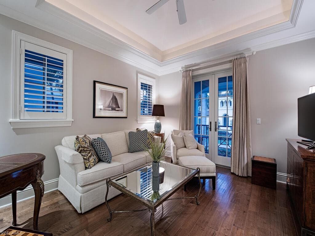 1750 4th St S, Naples, FL 34102-17