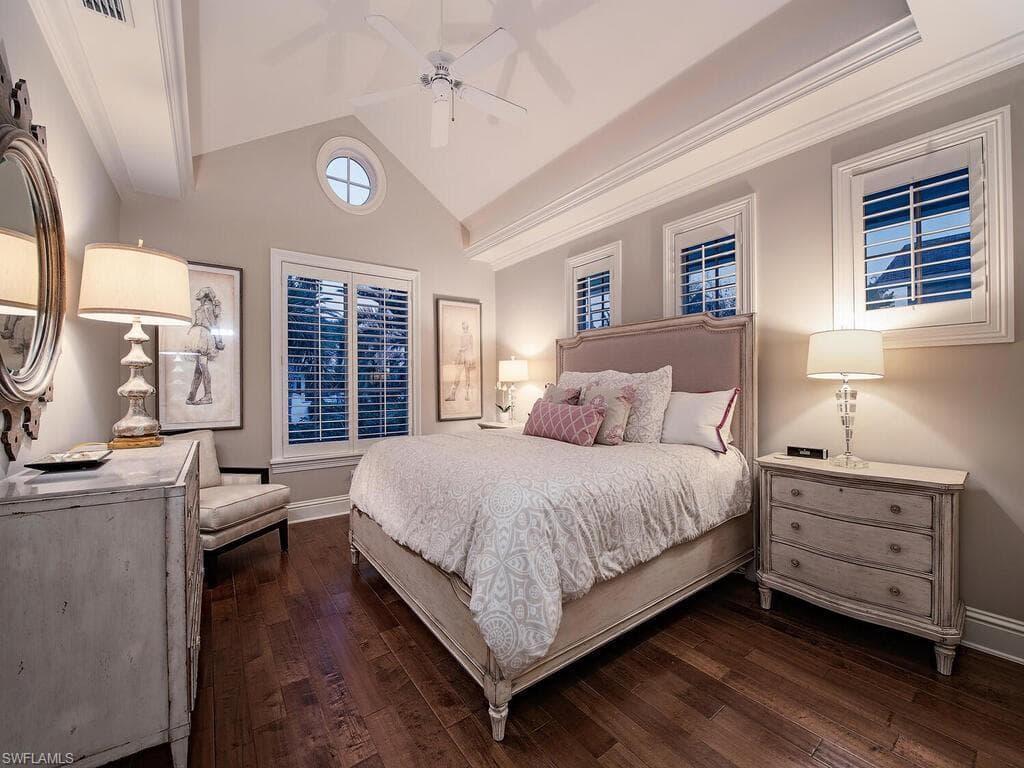 1750 4th St S, Naples, FL 34102-20