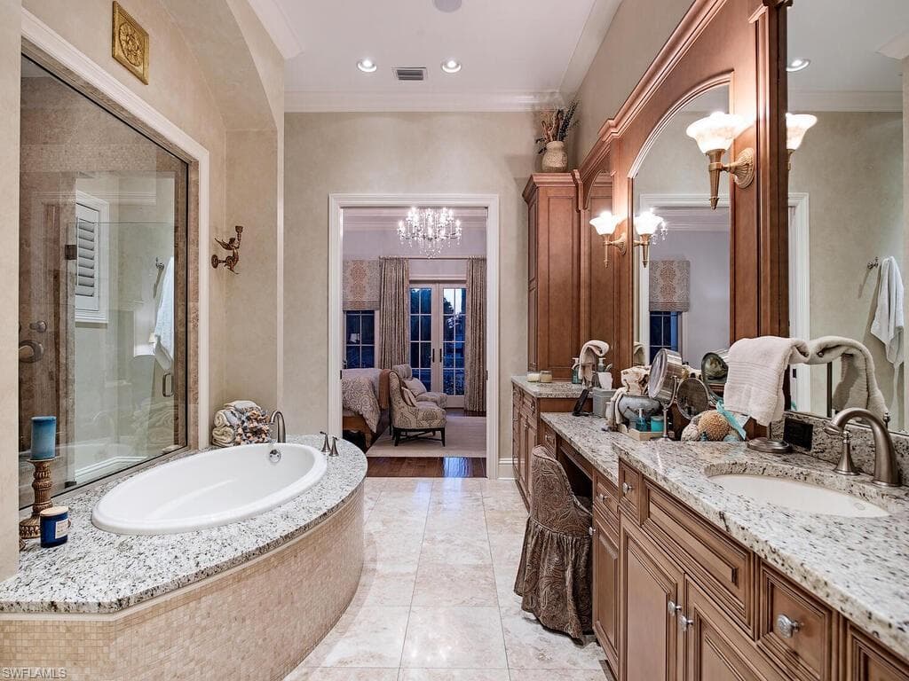 1750 4th St S, Naples, FL 34102-22