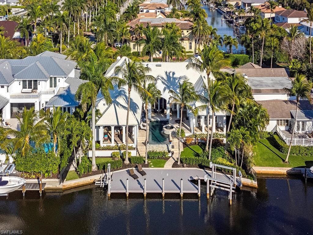 1750 4th St S, Naples, FL 34102-23