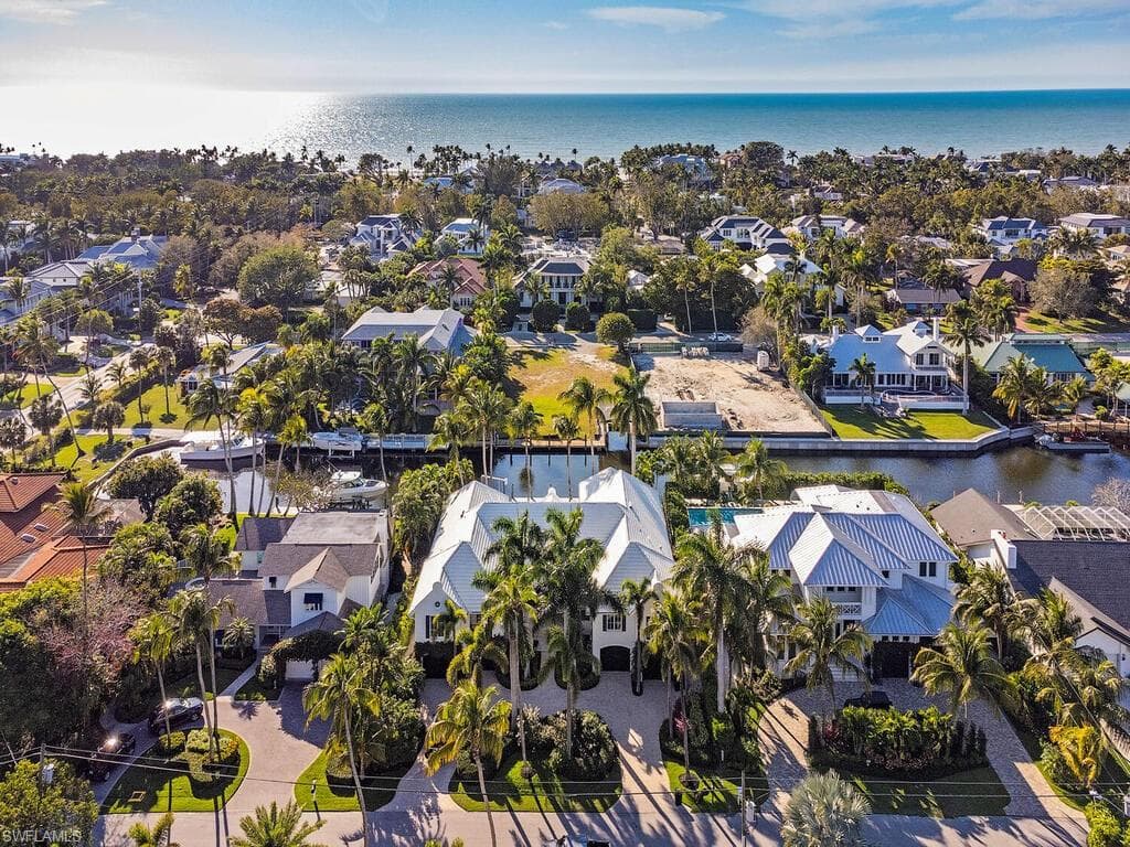 1750 4th St S, Naples, FL 34102-24