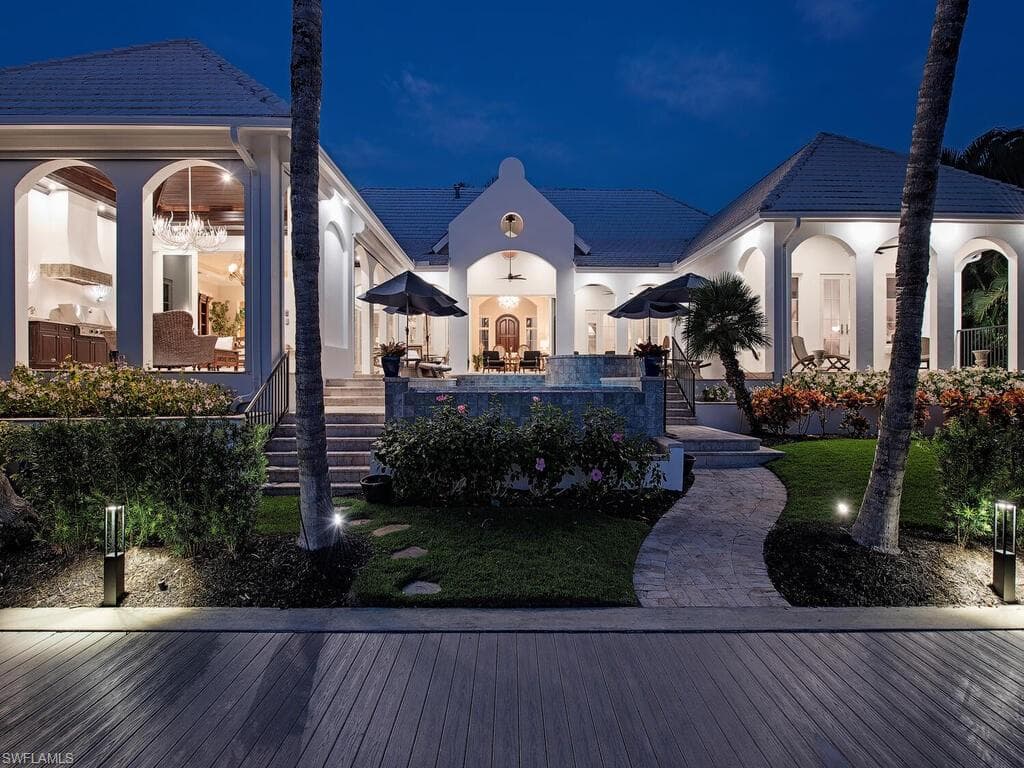 1750 4th St S, Naples, FL 34102-1