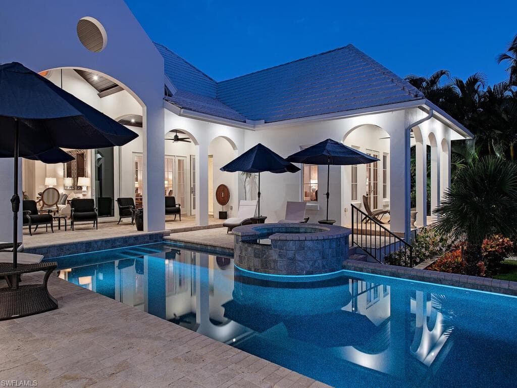 1750 4th St S, Naples, FL 34102-3