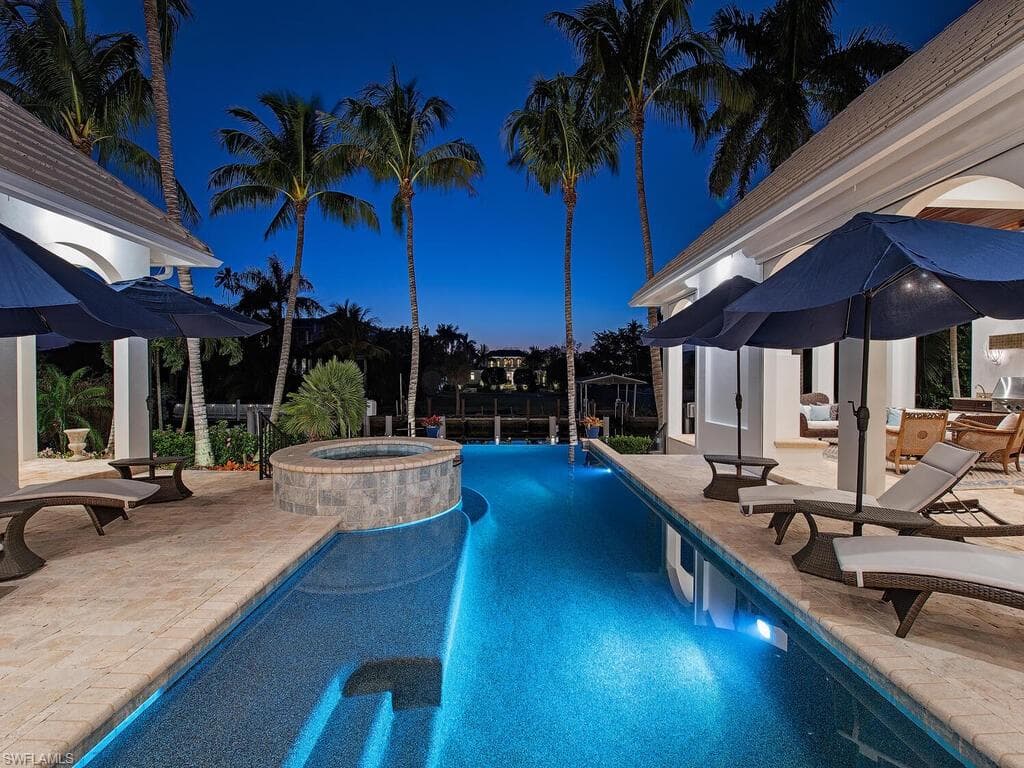 1750 4th St S, Naples, FL 34102-4