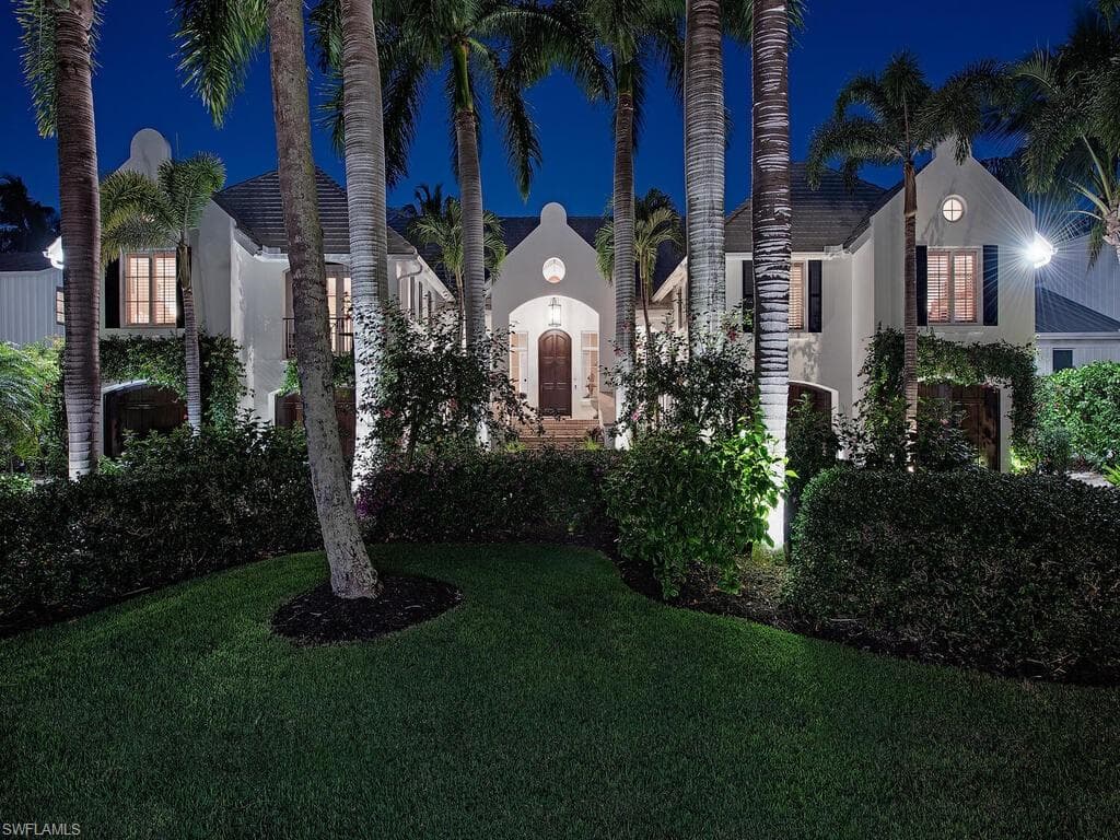 1750 4th St S, Naples, FL 34102-5