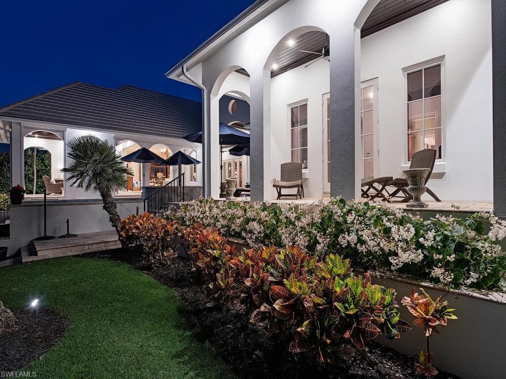1750 4th St S, Naples, FL 34102-7