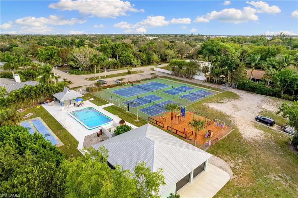 2521 Clipper Way, Naples, FL 34104-23