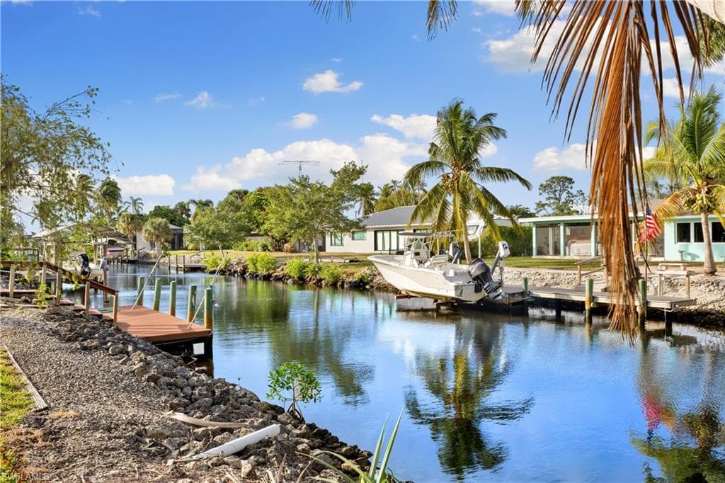 2521 Clipper Way, Naples, FL 34104-2