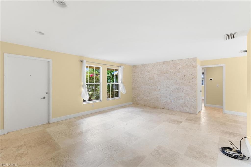 2521 Clipper Way, Naples, FL 34104-8