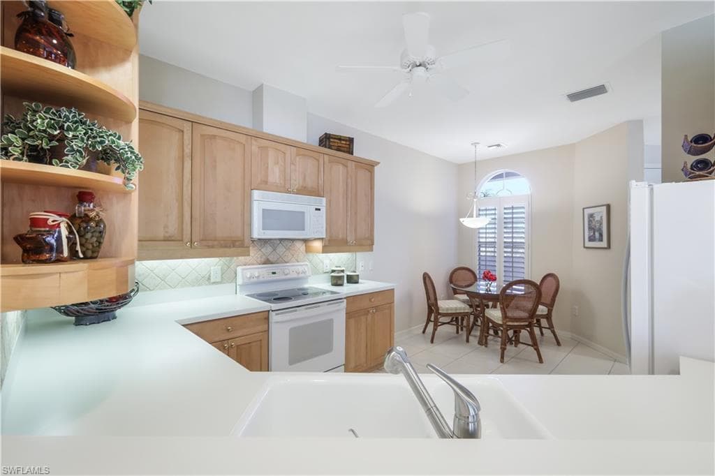1610 Clermont Dr I-201, Naples, FL 34109-11