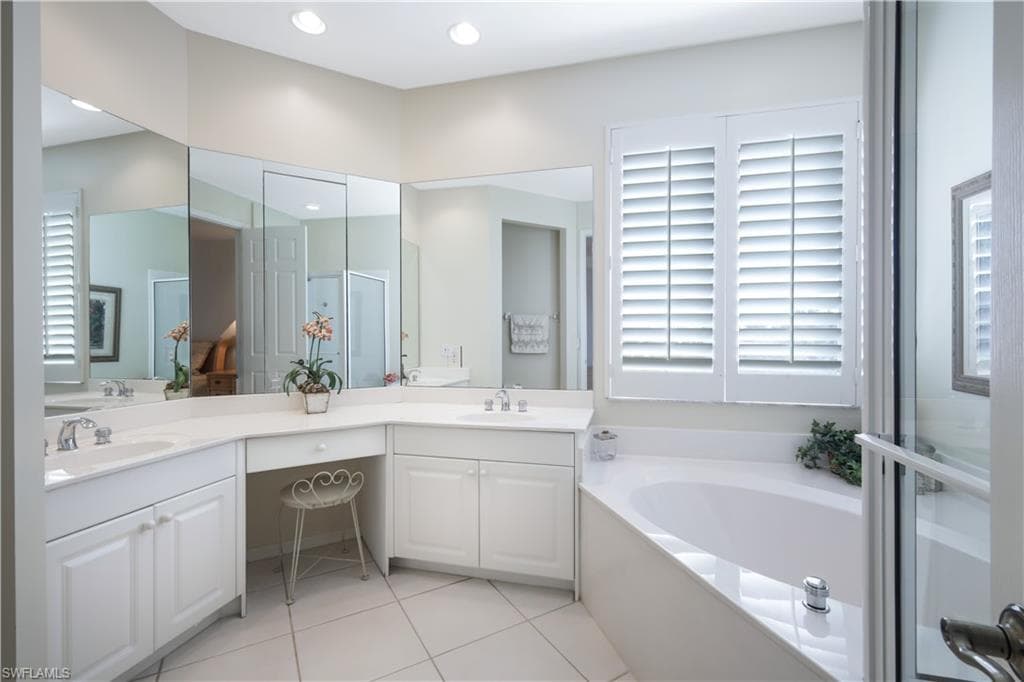 1610 Clermont Dr I-201, Naples, FL 34109-14