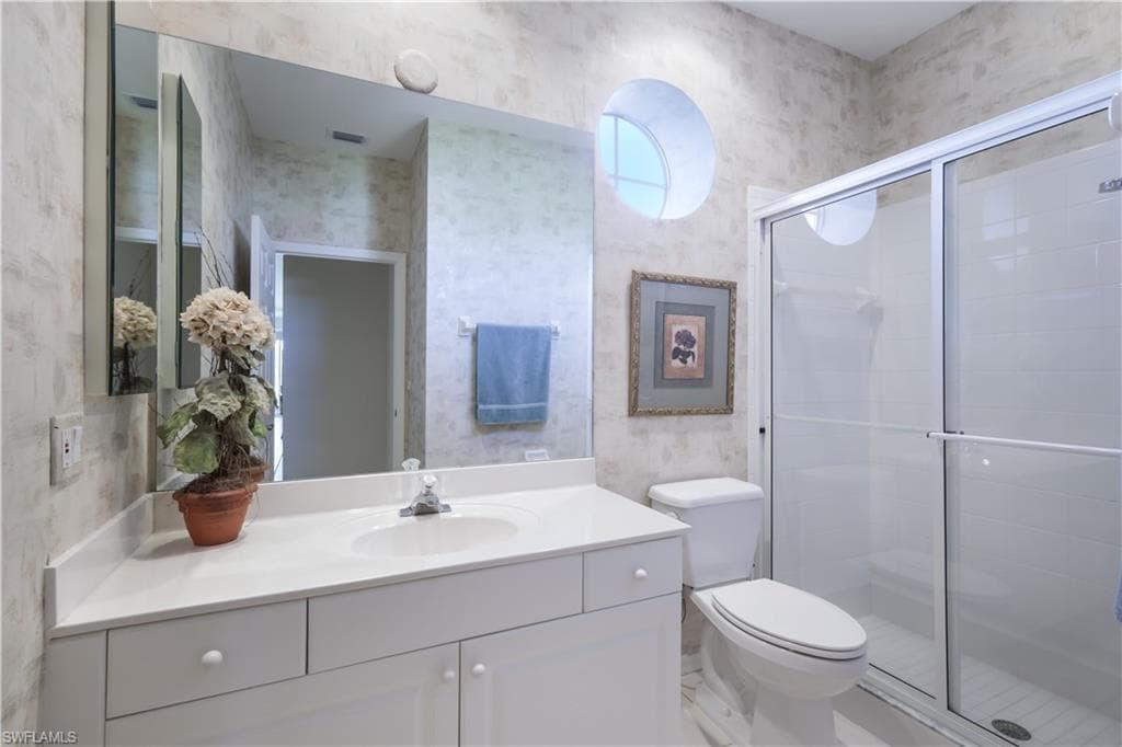 1610 Clermont Dr I-201, Naples, FL 34109-17