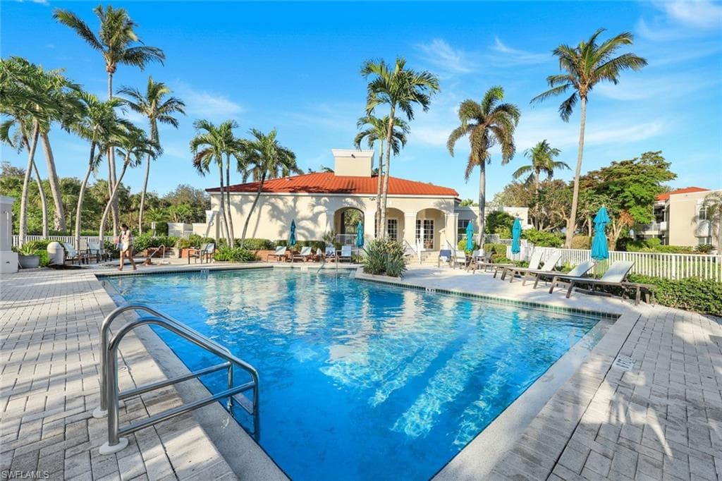 1610 Clermont Dr I-201, Naples, FL 34109-26
