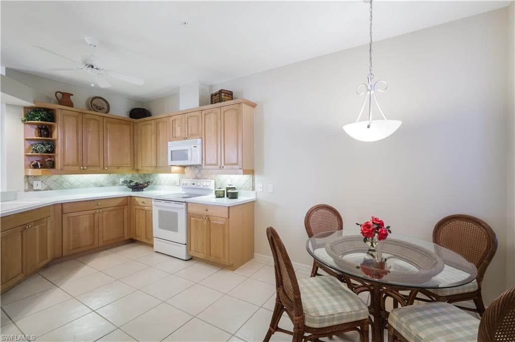 1610 Clermont Dr I-201, Naples, FL 34109-28