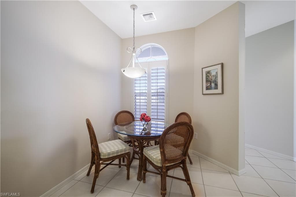 1610 Clermont Dr I-201, Naples, FL 34109-29