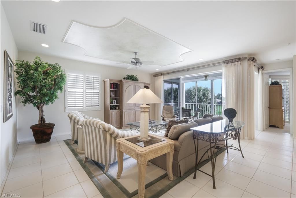 1610 Clermont Dr I-201, Naples, FL 34109-6