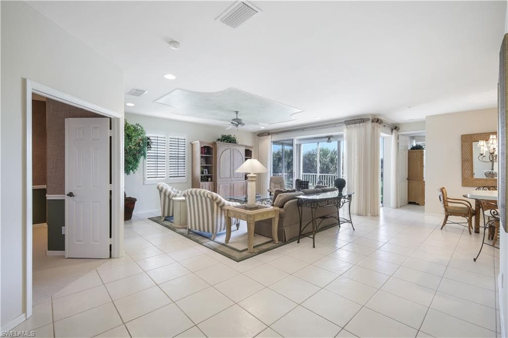 1610 Clermont Dr I-201, Naples, FL 34109-8
