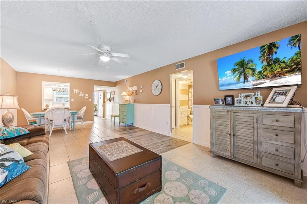 200 Valley Stream Dr B-5, Naples, FL 34113-9