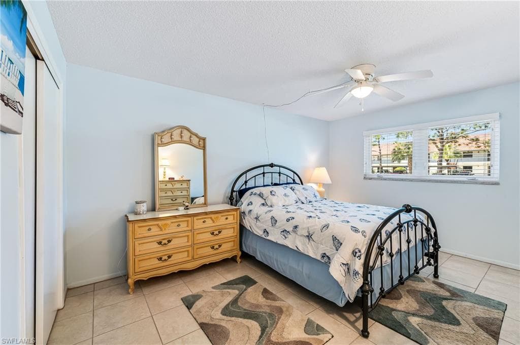 200 Valley Stream Dr B-5, Naples, FL 34113-10