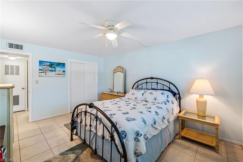 200 Valley Stream Dr B-5, Naples, FL 34113-11