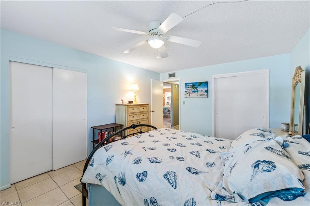 200 Valley Stream Dr B-5, Naples, FL 34113-4