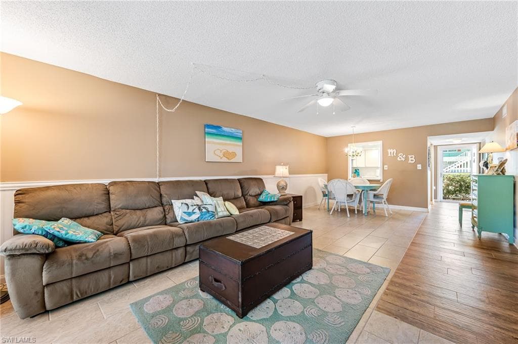 200 Valley Stream Dr B-5, Naples, FL 34113-8