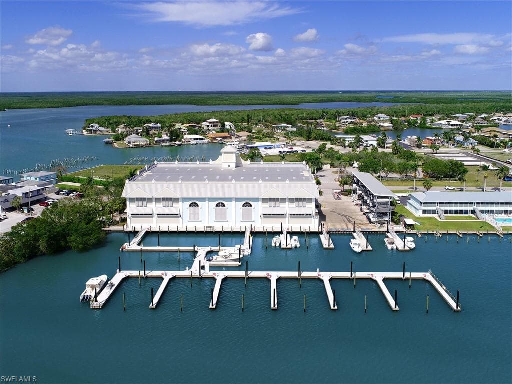 250 Capri Blvd, Naples, FL 34113-1