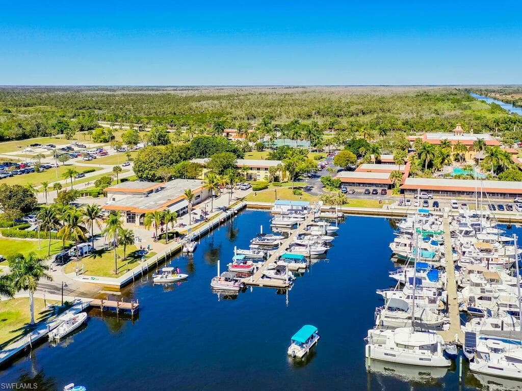 525 Newport Dr, Naples, FL 34114-9