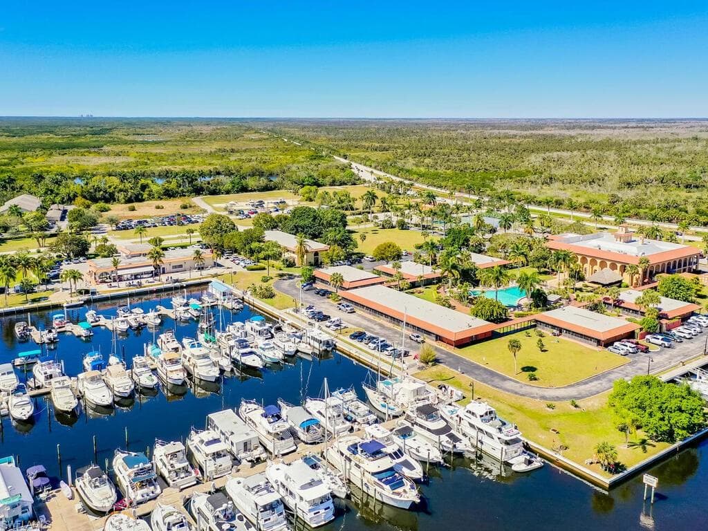 525 Newport Dr, Naples, FL 34114-10