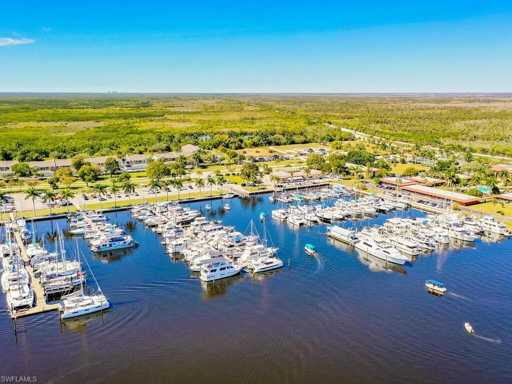 525 Newport Dr, Naples, FL 34114-11