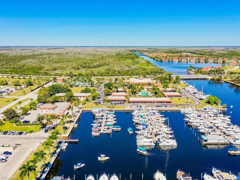 525 Newport Dr, Naples, FL 34114-12