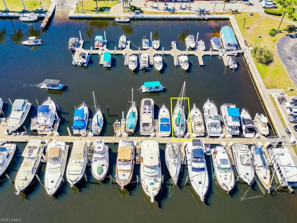 525 Newport Dr, Naples, FL 34114-2