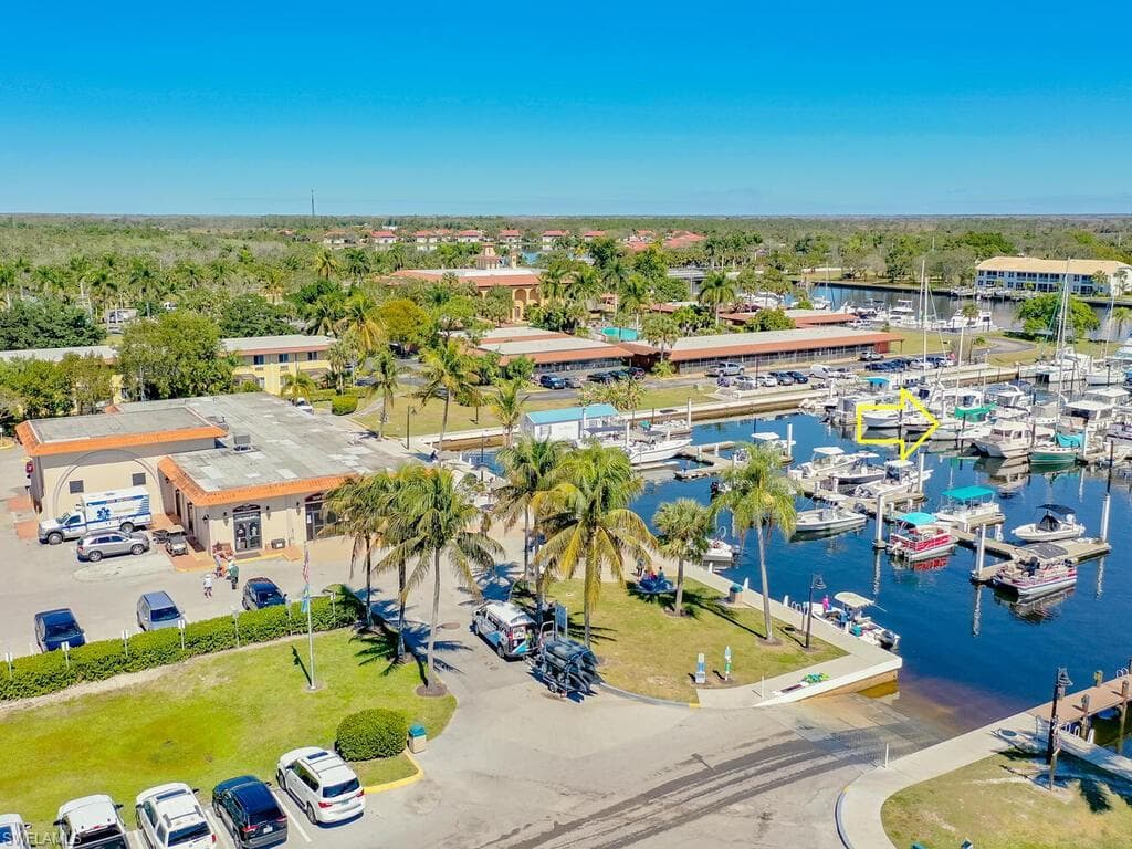 525 Newport Dr, Naples, FL 34114-3