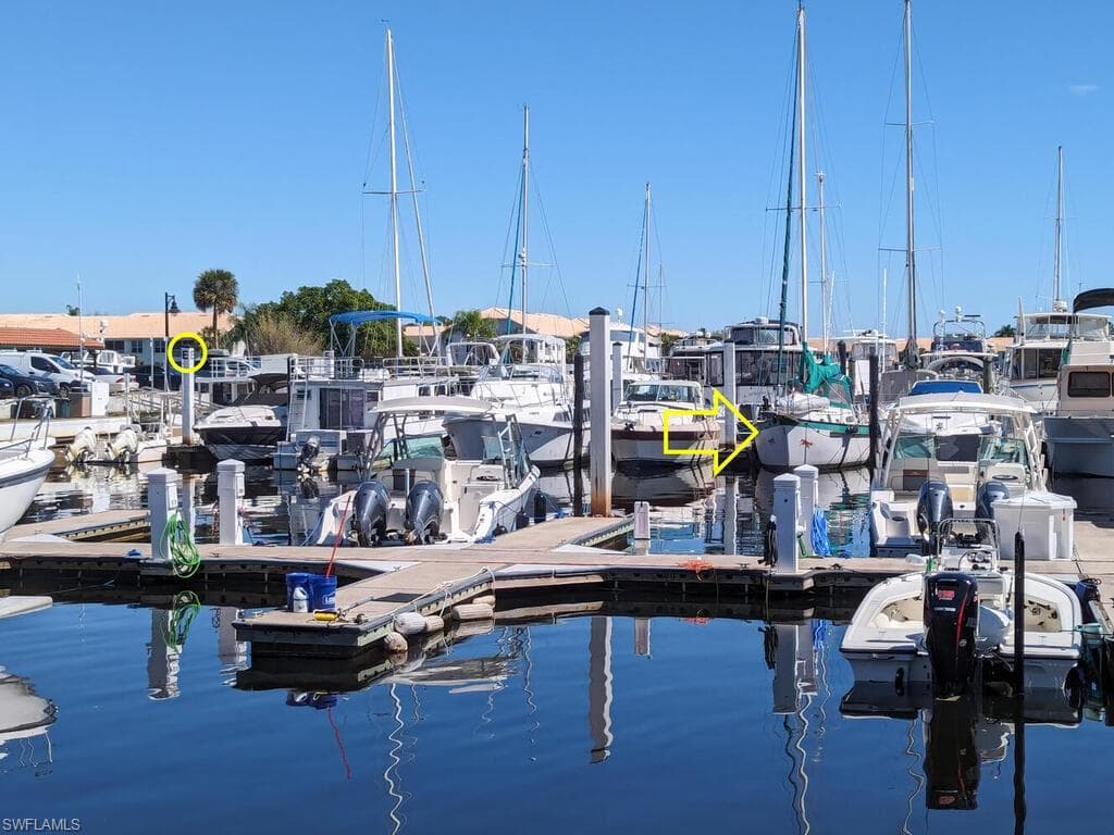 525 Newport Dr, Naples, FL 34114-4