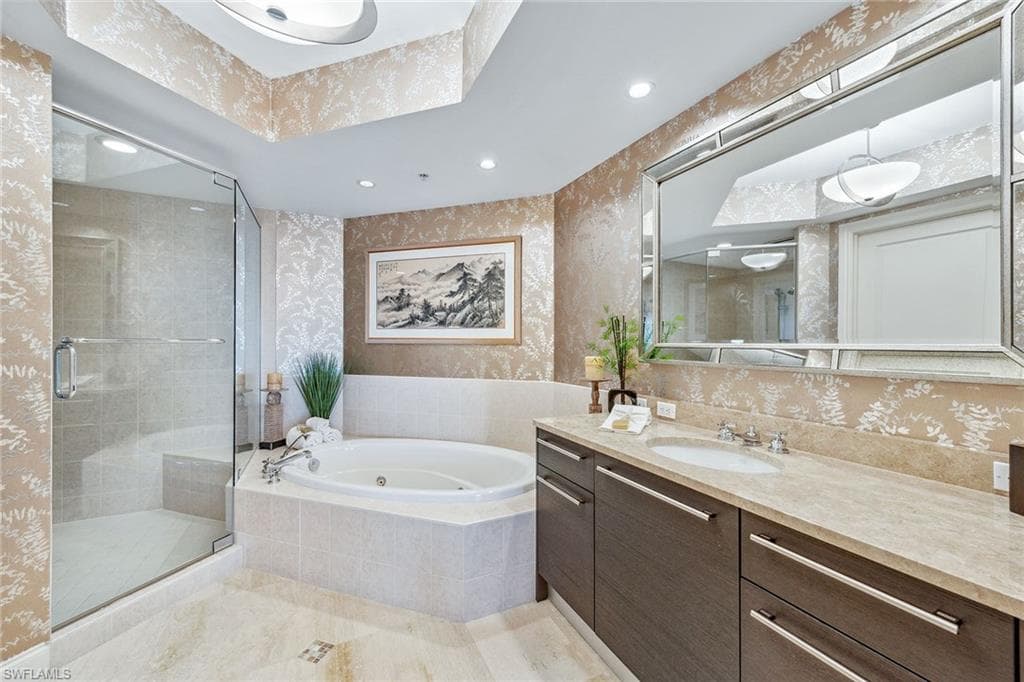 13675 Vanderbilt Dr 807, Naples, FL 34110-18
