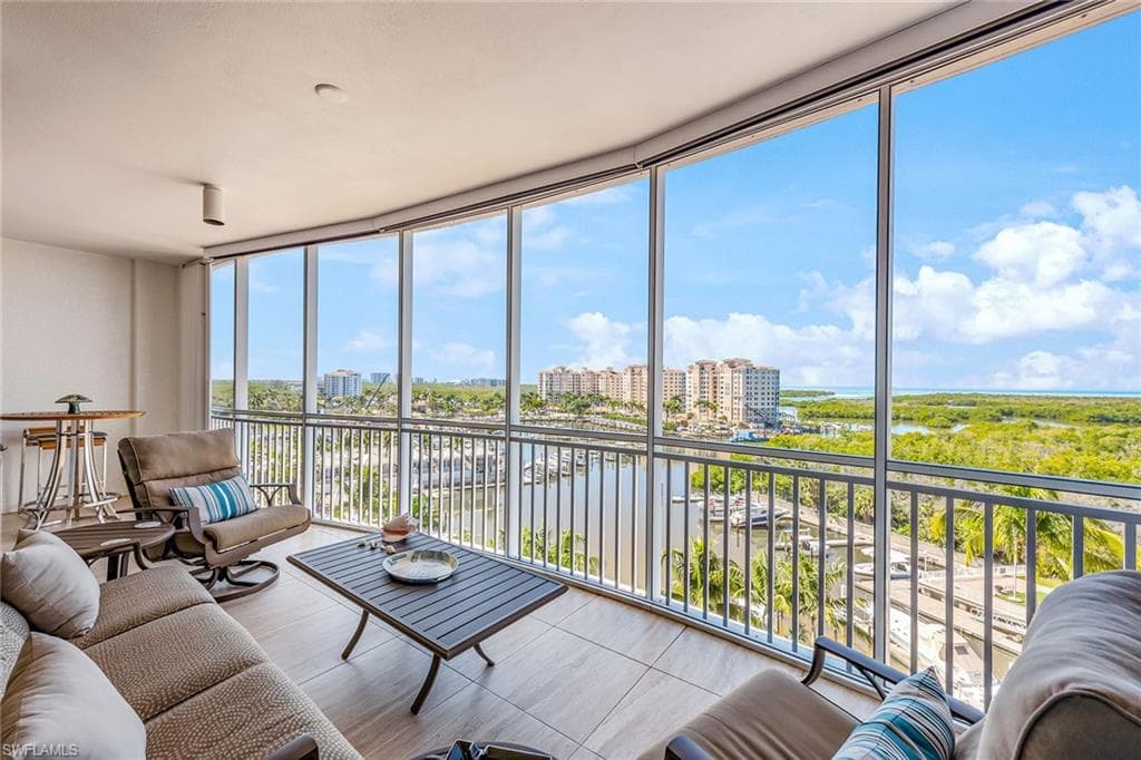 13675 Vanderbilt Dr 807, Naples, FL 34110-1